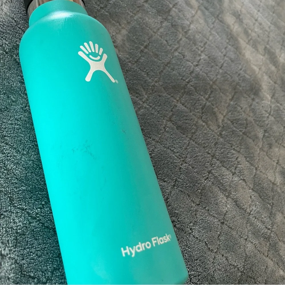 Hydro Flask Aqua‎ Bottle with Black Lid